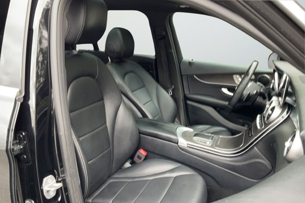 Used 2020 Mercedes-Benz GLC 300 4MATIC w/ Parking Assistance Package image 19