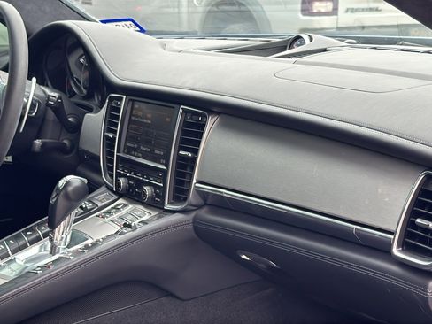 Used 2015 Porsche Panamera GTS image 27