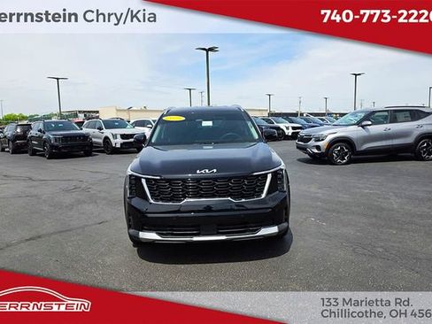 Used 2025 Kia Sorento S FWD image 2