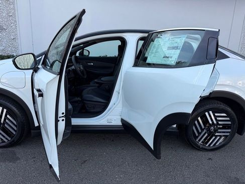 New 2026 Nissan Leaf SV+ w/ Floor Mat Package (SV+) image 17