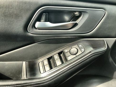 Used 2025 Nissan Rogue SV image 13