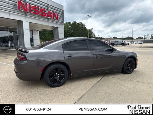Used 2021 Dodge Charger SXT w/ Leather Interior Group RWD image 9