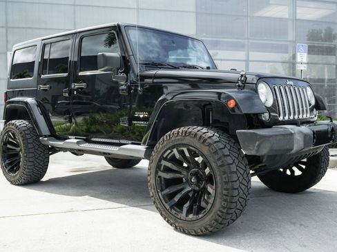 Used 2016 Jeep Wrangler Unlimited Sahara image 2