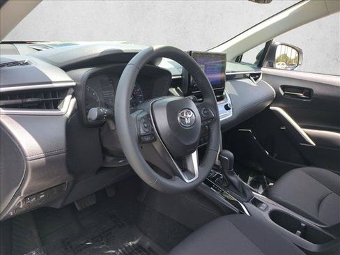 Certified 2025 Toyota Corolla Cross LE FWD image 10