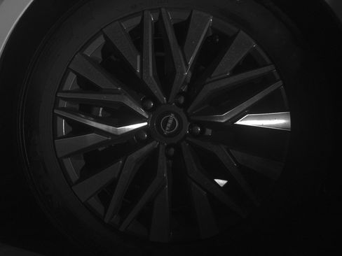 Used 2025 Nissan Altima 2.5 SV image 12