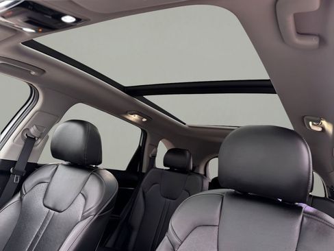 Used 2022 Kia Sorento EX w/ Panoramic Sunroof Package image 28