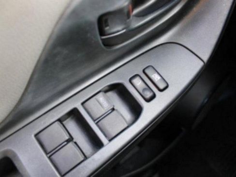 Used 2017 Toyota Yaris L image 81