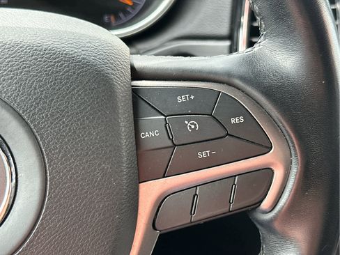 Used 2021 Jeep Grand Cherokee Limited image 29