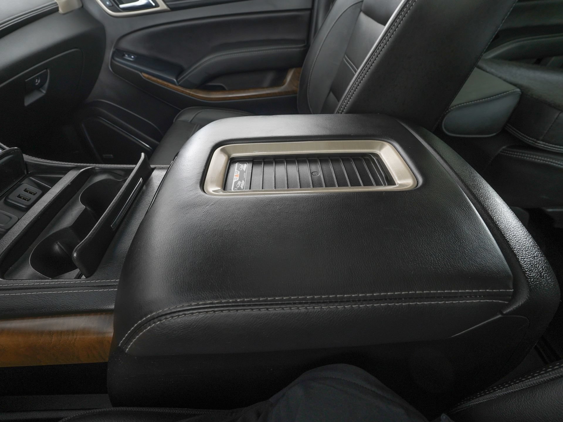 Used 2018 GMC Yukon Denali AWD/4WD image 30
