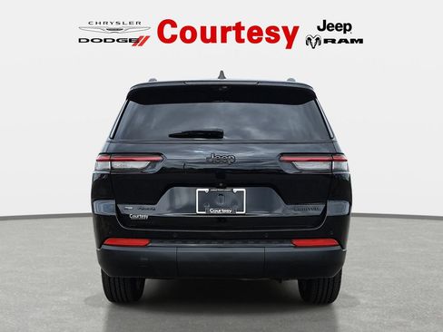 Certified 2023 Jeep Grand Cherokee L Limited w/ Luxury Tech Group II AWD/4WD image 5