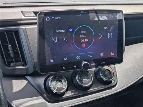 Used 2018 Toyota RAV4 LE FWD image 13
