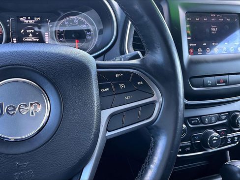 Used 2019 Jeep Cherokee Latitude Plus w/ Cold Weather Group image 19