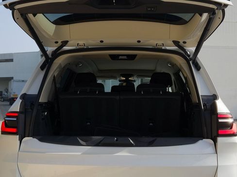 Used 2024 BMW X7 xDrive40i w/ Premium Package image 25