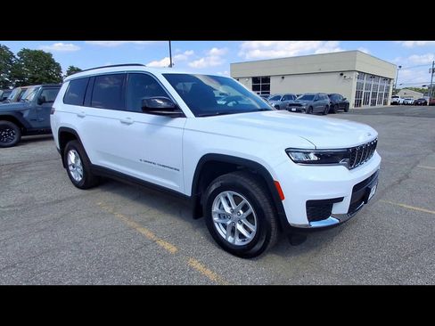 Used 2025 Jeep Grand Cherokee L Laredo AWD/4WD image 2
