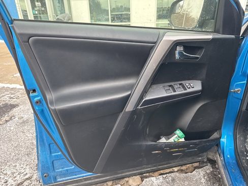 Used 2018 Toyota RAV4 XLE image 11