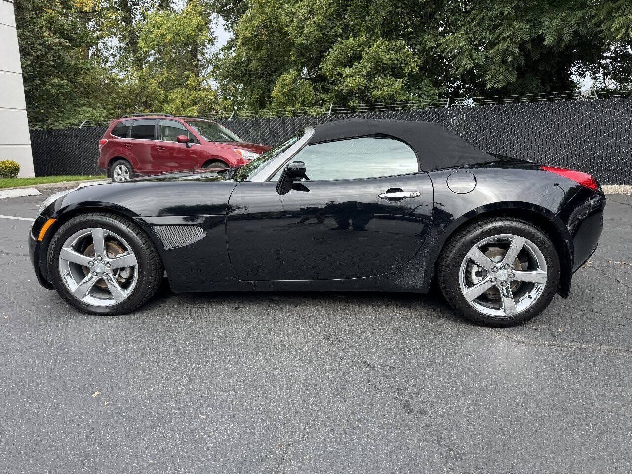 Used 2007 Pontiac Solstice Convertible w/ Premium Package RWD image 2