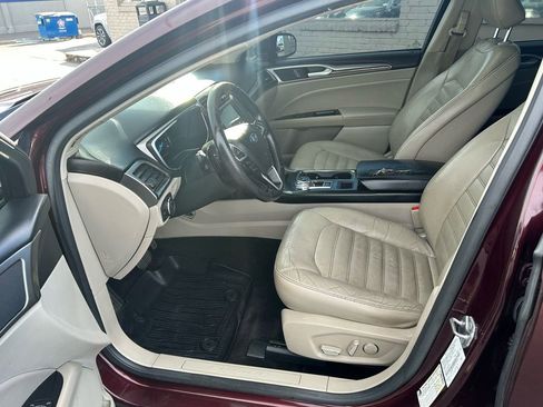 Used 2017 Ford Fusion SE w/ Fusion SE Technology Package image 6