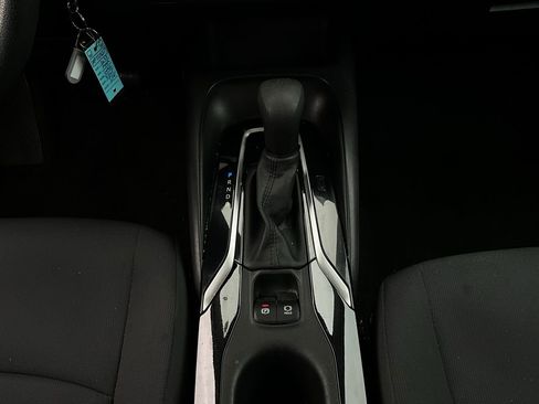 Used 2022 Toyota Corolla LE image 11