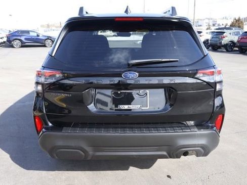 Used 2025 Subaru Forester Premium image 4