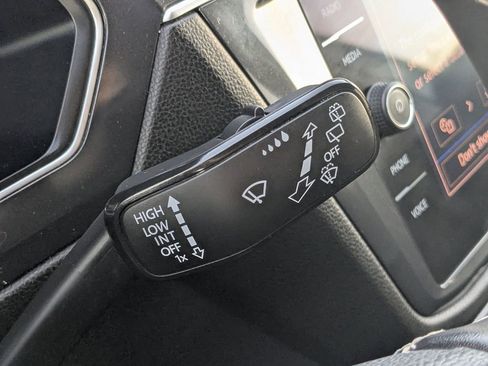 Used 2024 Volkswagen Tiguan SE image 25