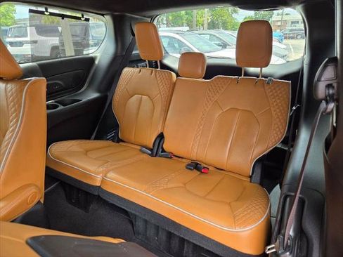 Certified 2022 Chrysler Pacifica Pinnacle FWD image 16