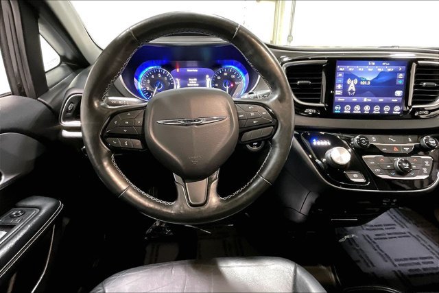 Used 2019 Chrysler Pacifica Touring-L Plus FWD image 5