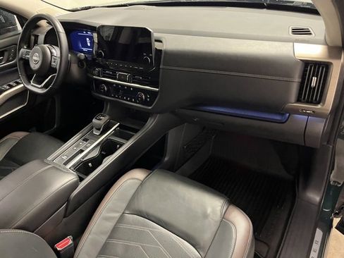 Used 2024 Nissan Pathfinder Platinum w/ Cargo Package image 16