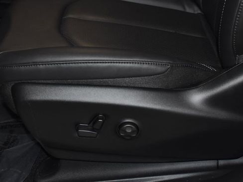 New 2026 Chrysler Pacifica Select image 11