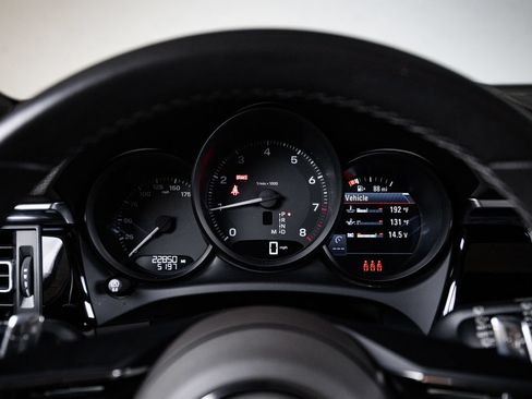 Certified 2024 Porsche Macan AWD/4WD image 15