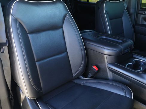 Used 2022 GMC Yukon SLT w/ SLT Premium Package image 19