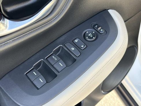 Used 2023 Honda HR-V LX image 16