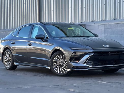 Used 2025 Hyundai Sonata Limited image 2