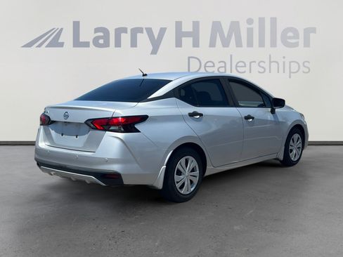Used 2020 Nissan Versa S FWD image 5