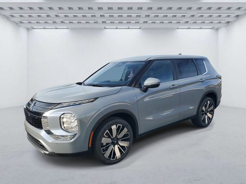 New 2025 Mitsubishi Outlander SE image 2