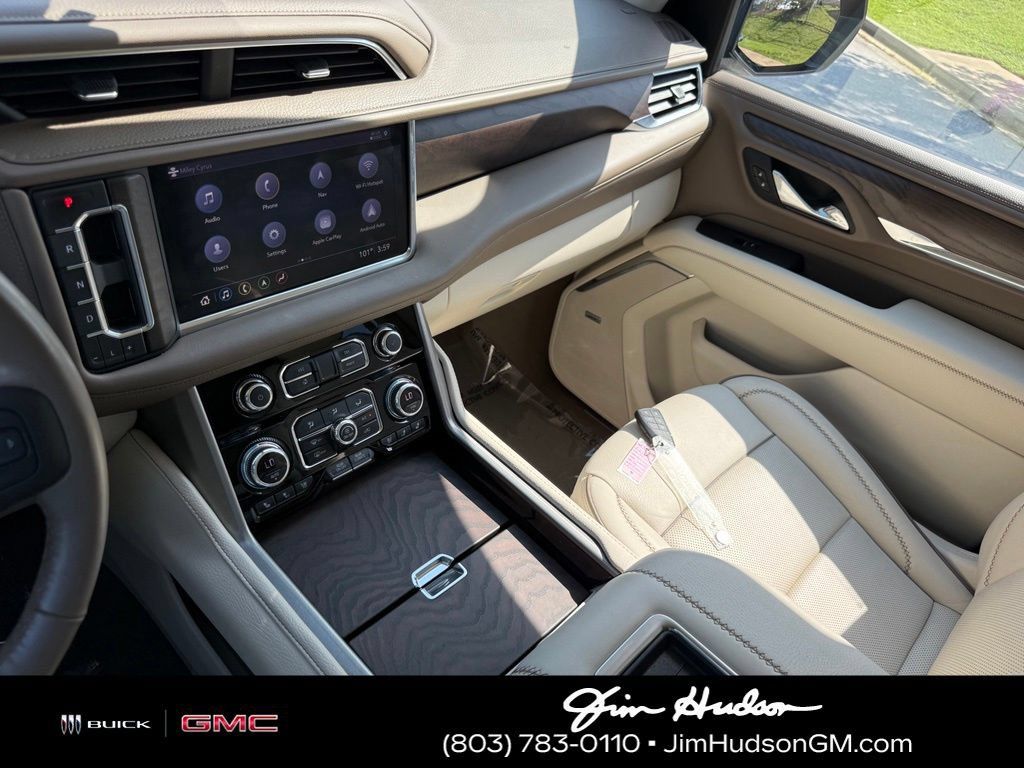 Used 2021 GMC Yukon XL Denali w/ Denali Premium Package AWD/4WD image 35