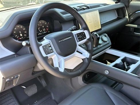 New 2025 Land Rover Defender 130 X-Dynamic SE image 31