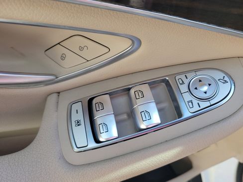 Used 2020 Mercedes-Benz GLC 300 w/ Premium Package image 21