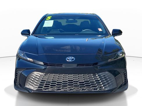 Used 2025 Toyota Camry SE FWD image 2