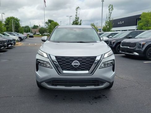 Used 2023 Nissan Rogue SV FWD image 2