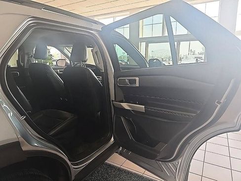 Used 2021 Ford Explorer XLT w/ Equipment Group 202A AWD/4WD image 32