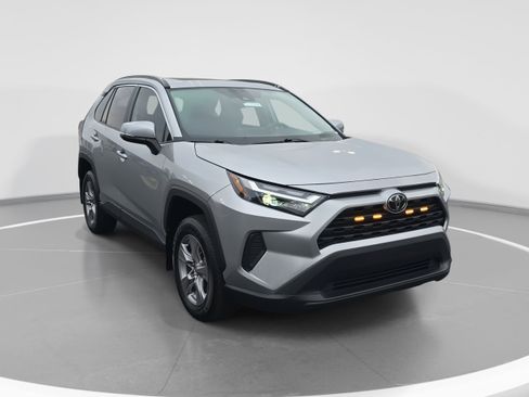 Used 2025 Toyota RAV4 XLE image 3