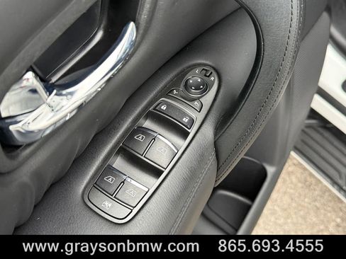 Used 2024 Nissan Armada SL w/ Captain's Chairs Package image 14