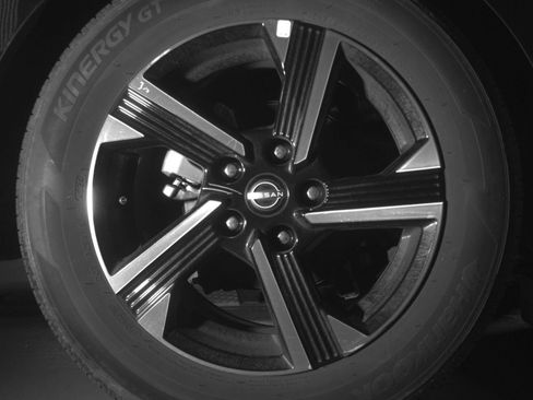 Used 2025 Nissan Sentra SV FWD image 18