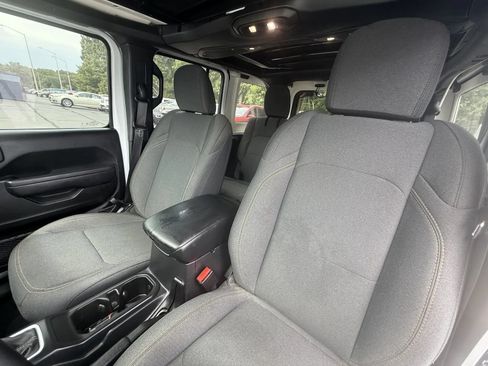 Used 2024 Jeep Wrangler Unlimited AWD/4WD image 8