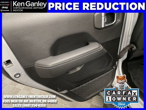 Used 2022 Jeep Wrangler Unlimited Sahara image 25