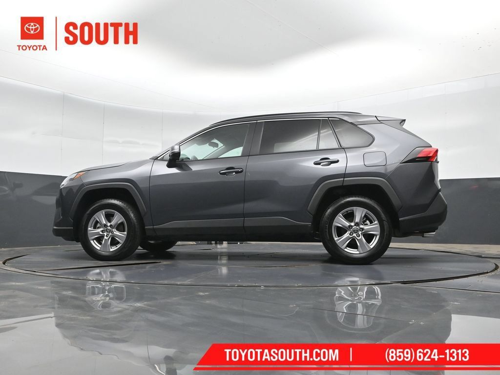 Used 2025 Toyota RAV4 XLE AWD/4WD image 41