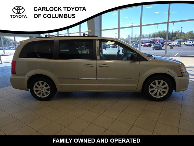 Used 2016 Chrysler Town & Country Touring FWD image 7