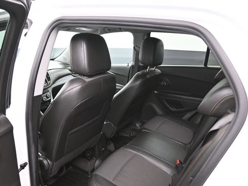 Certified 2022 Chevrolet Trax LT w/ LT Convenience Package image 12