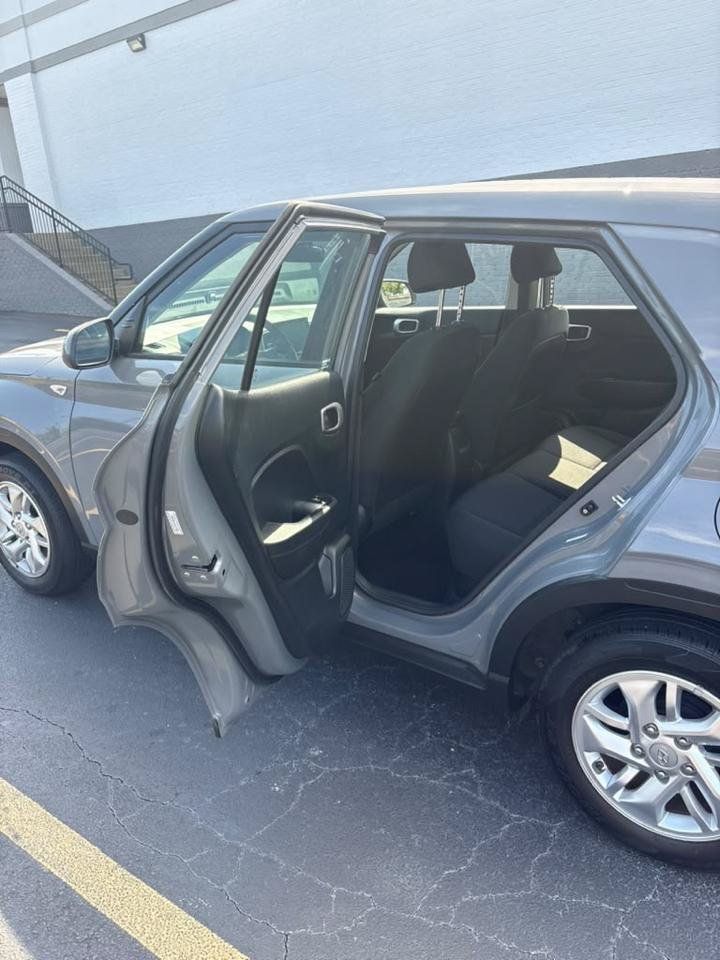 Used 2023 Hyundai Venue SE w/ Cargo Package FWD image 12