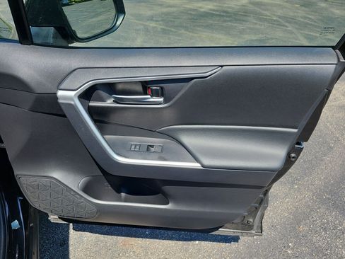 Used 2025 Toyota RAV4 XLE AWD/4WD image 14